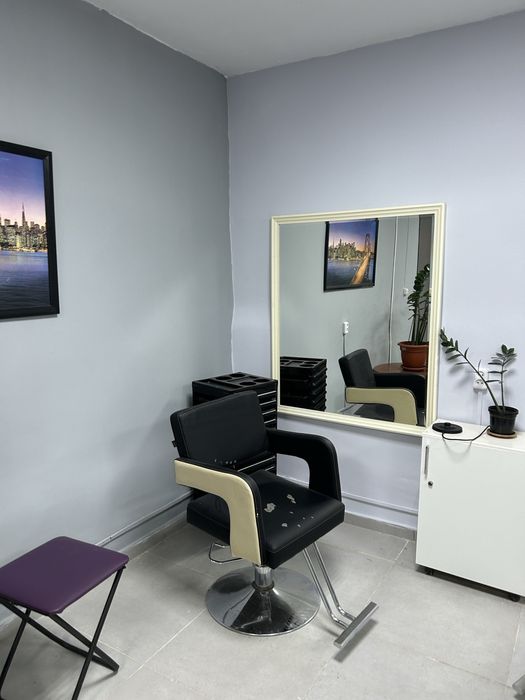 продаются зеркала и кресла