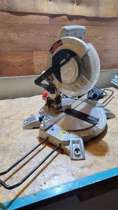 Торцовочная пила Crown