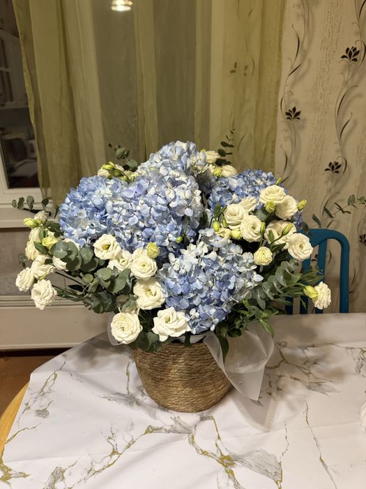 Продам цветы в корзинке