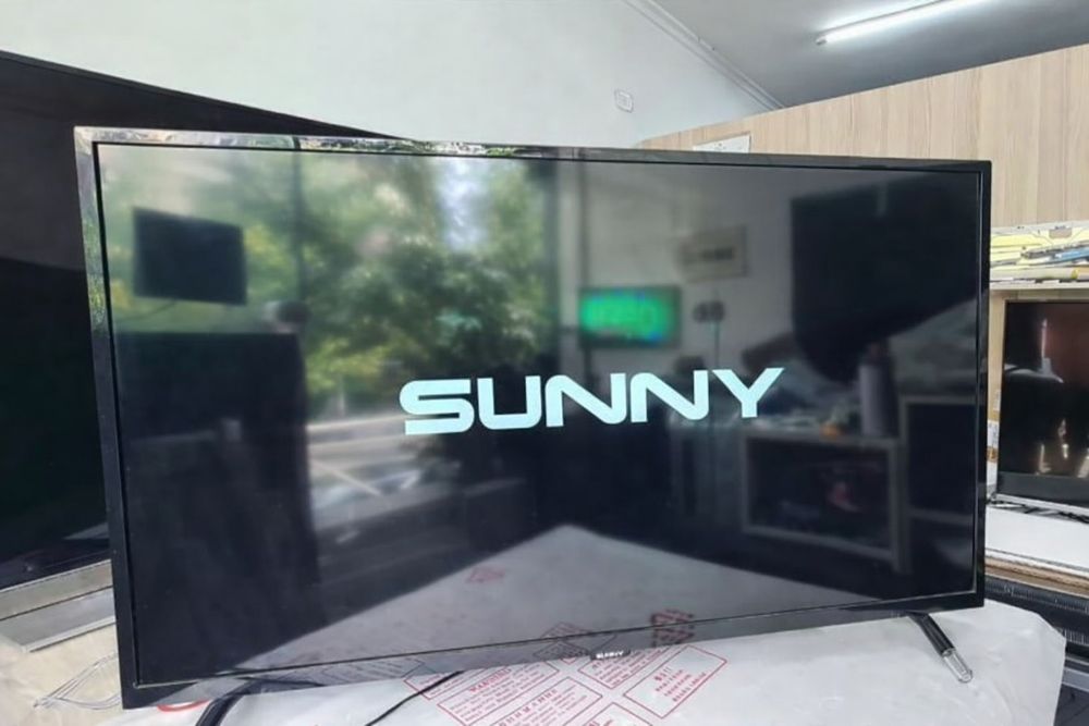 Телевизор Sunny  – 32" LED Smart TV с WebOS, Wi-Fi и DVB - T2/C/S2