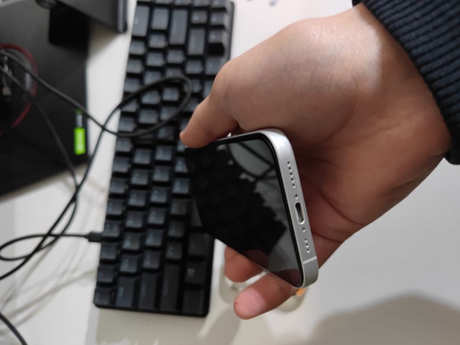 Продам Iphone 16 128gb в идеале