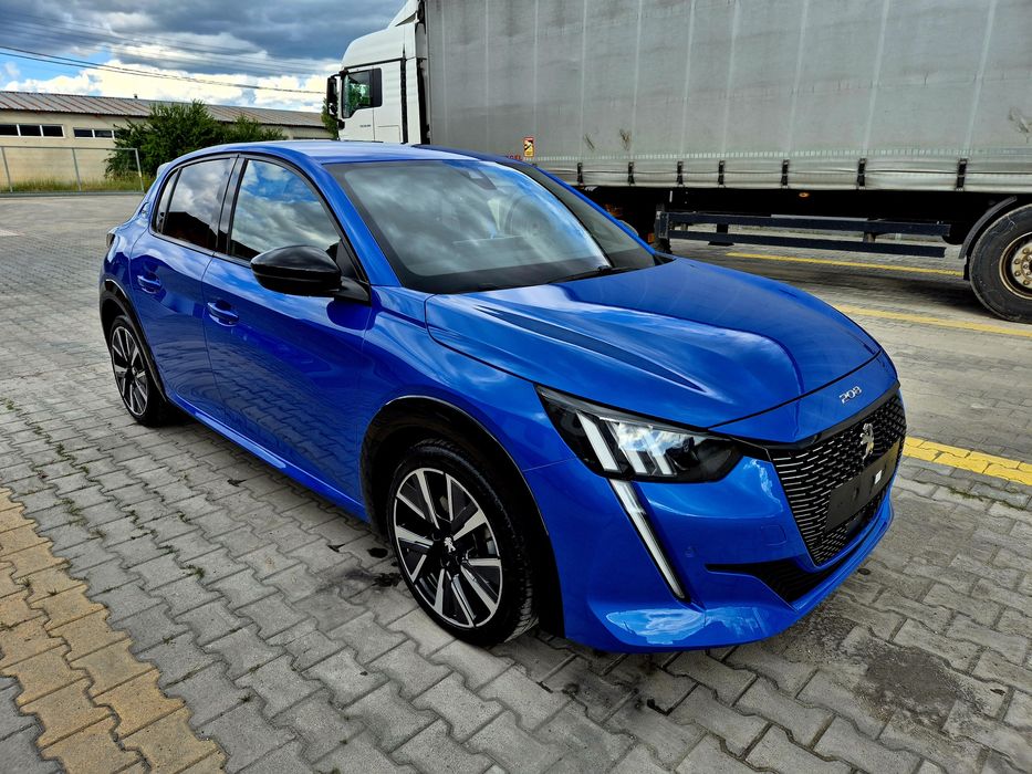 Peugeot 208 1.2i GT Line 101hp автомат
