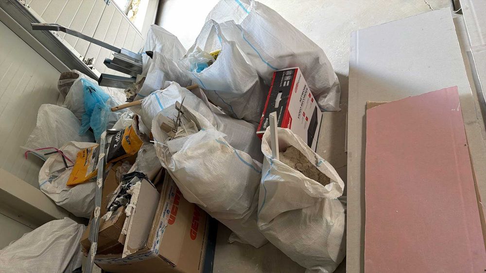 curatenie apartamente , Decopertare apartamente , demolari , moloz