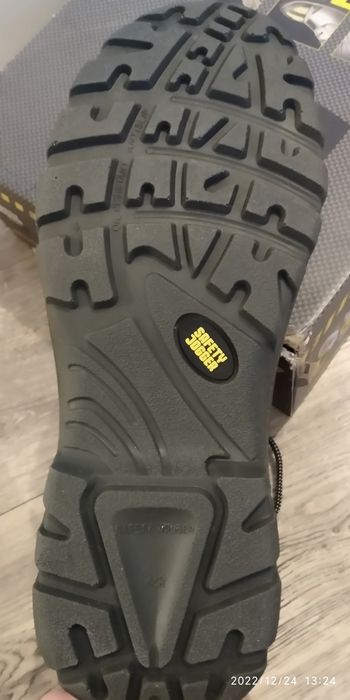 Продам Спец обувь