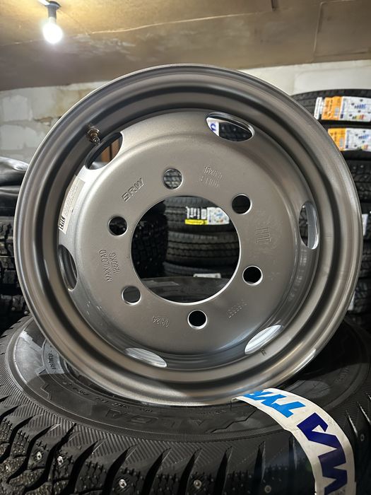 Продам новые зимние импортные автошины.