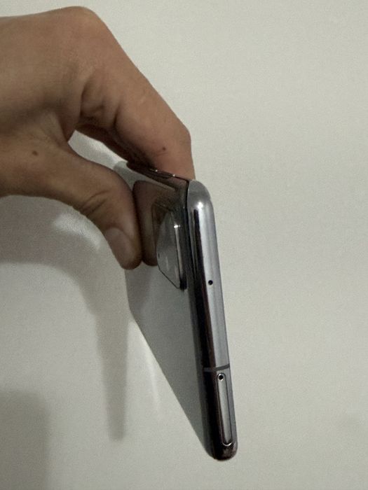 Samsung s20+ 5g  12 /256 Hech qanday qirilgan chaqa joylari yoq .