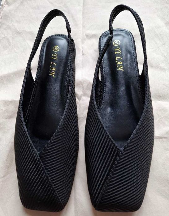 Женские босоножки элегантный современный дизайн  40-41 размер