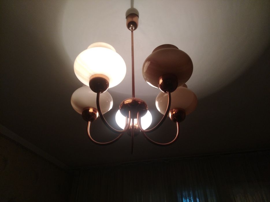 люстра 5 рожковая  и настольная ламп