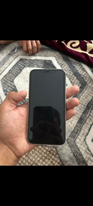 Iphone 11 sotiladi rangi oq