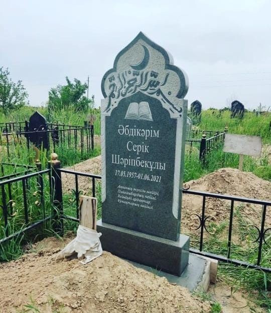 Құлпы тас, ескерткіштер