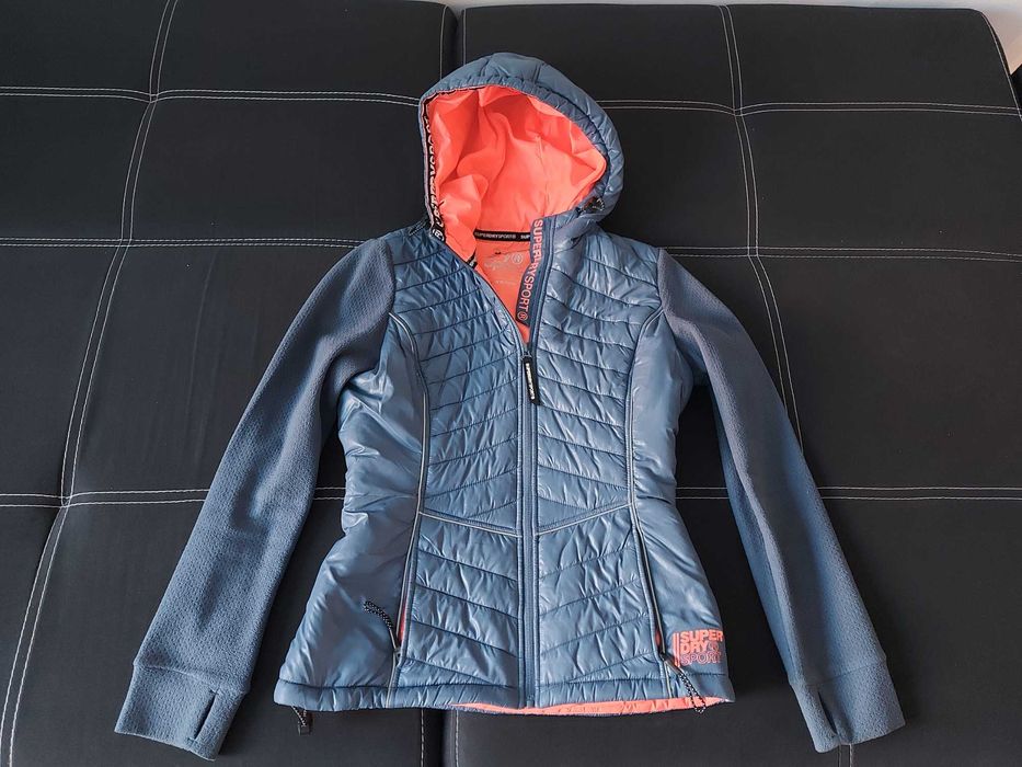 Спортно яке с качулка