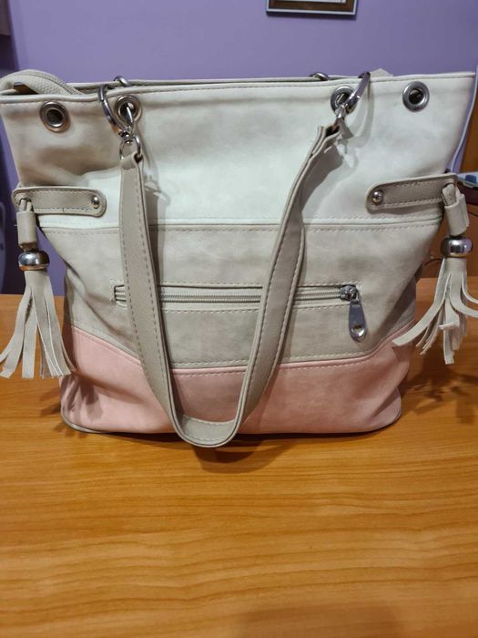 Дамски чанти в бледорозова гама