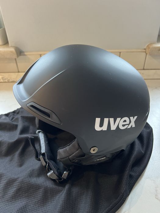 UVEX каска за ски