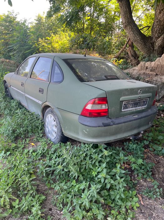 “Опел Вектра В” на части