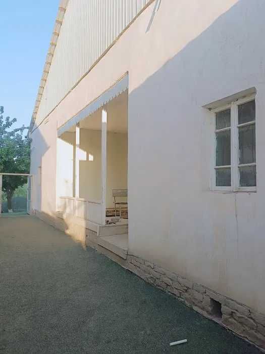 Barcha qulayliklarga ega hovli joy sotiladi (450mln pulini galishamiz)