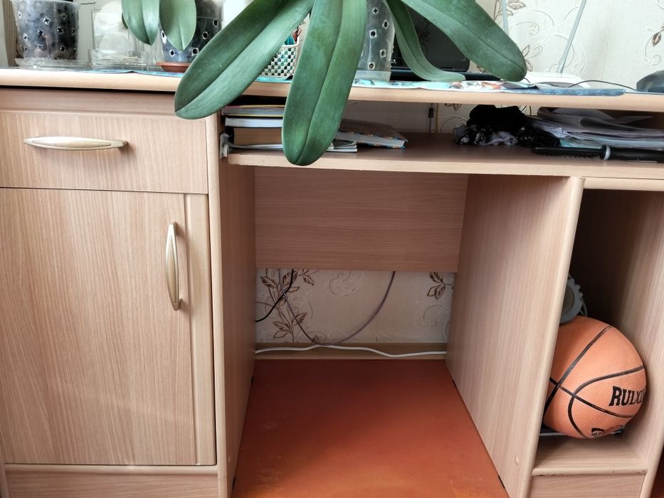 Комод, стол, стенка