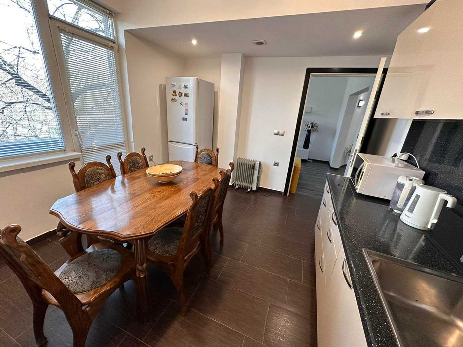 Тристаен апартамент - до хотел Черно море , пл. Севастопол