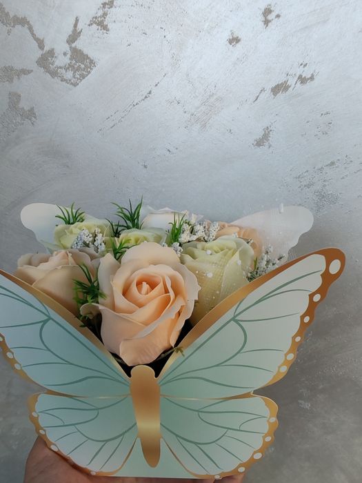 Кашпи със сапунени рози или цветя от креп хартия