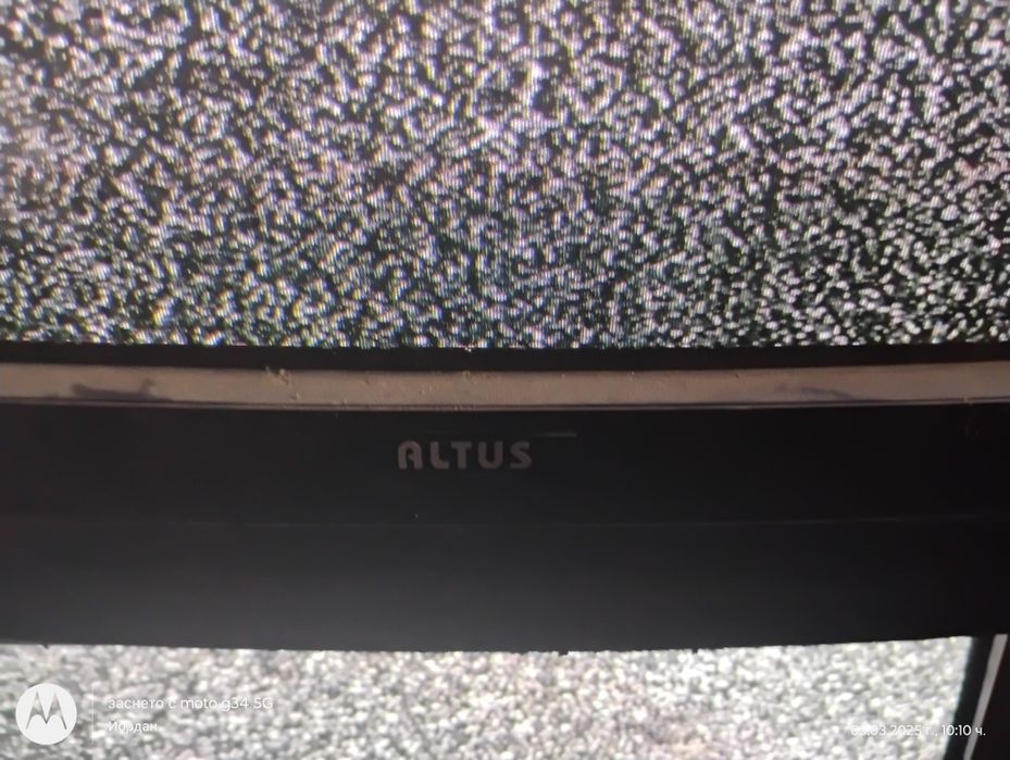 Два телевизора стари са