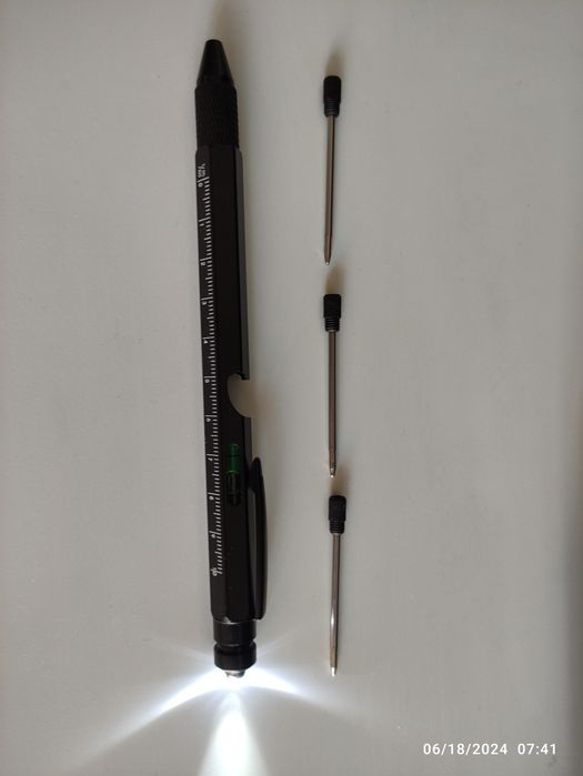 Метален химикал с либела, фенер, отварачка и три пълнителя