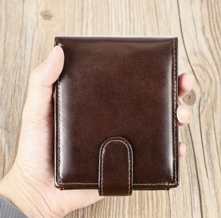 Мъжки кожени портфейли• Маркови, защитени и елегантни в черно и кафяво