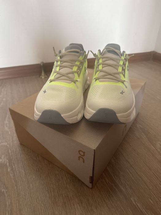 Женские кроссовки On