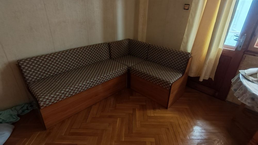 Ъглов кухненски диван