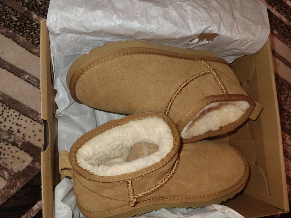 UGG Cizme Classic Mini II