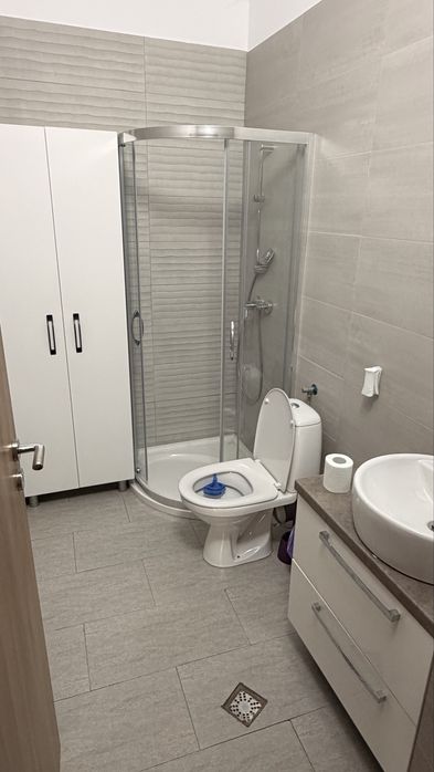 Proprietar închiriez apartament 2 cam | spatiu comercial central str Crinului bloc nou parter