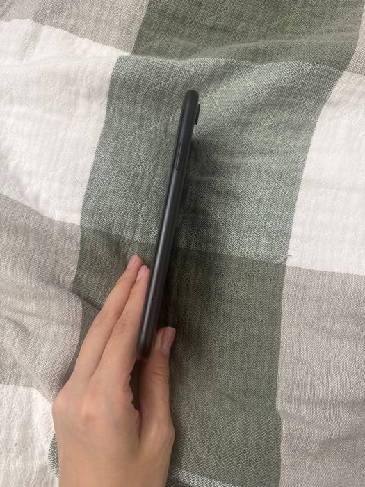 Продам ОРИГИНАЛ Iphone Xr