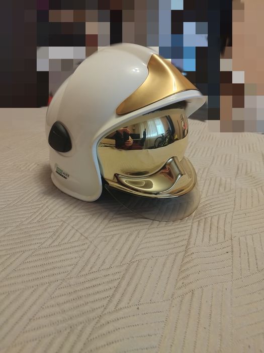 Пожарникарска каска