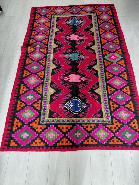 Covor Tradițional Autentic din Lână, Țesut Manual – Model Deosebit (240 x 147 cm)