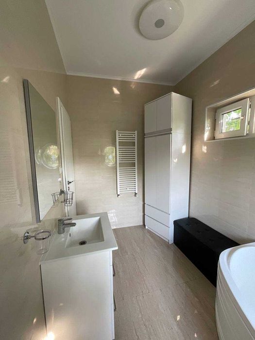 Inchiriez Vila 7 camere + 5 bai