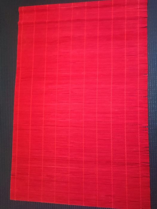 Бамбукова подложка за хранене и свиване на перфектно суши