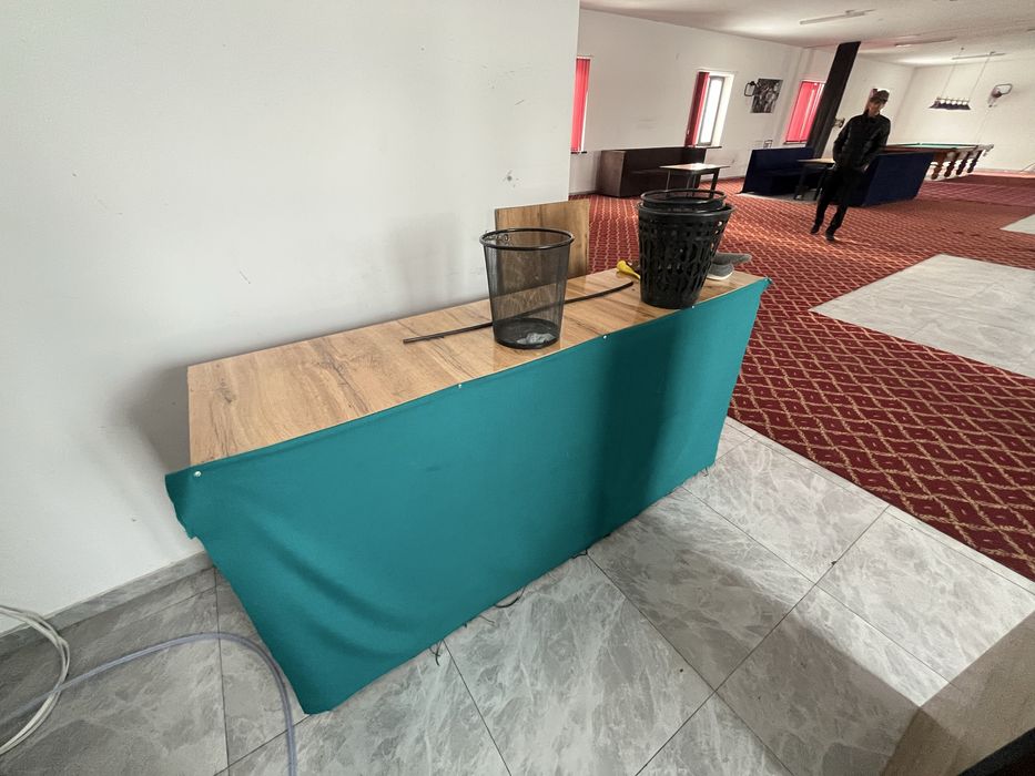 Продам старые диваны , ковры , барную стойку