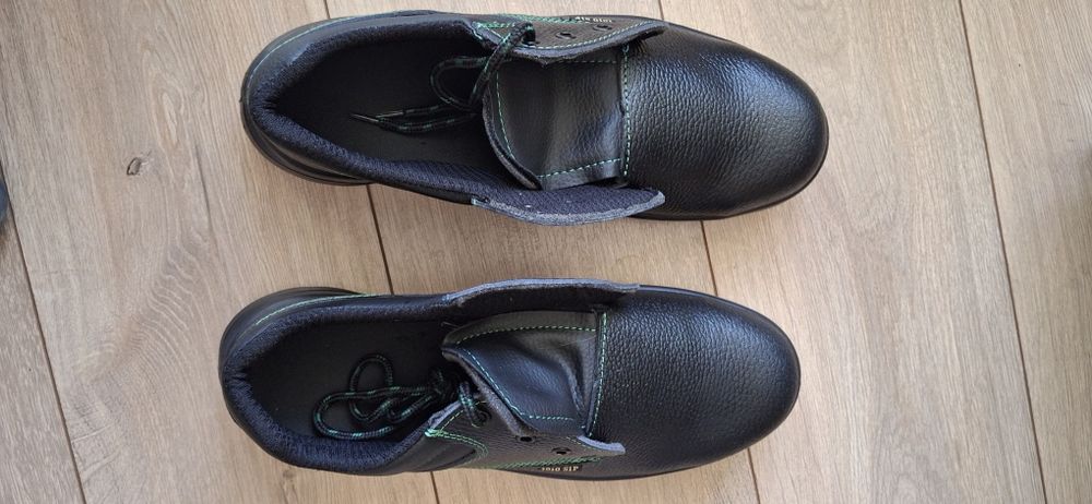 Работни обувки номер  45 с метално бомбе / Safety shoes