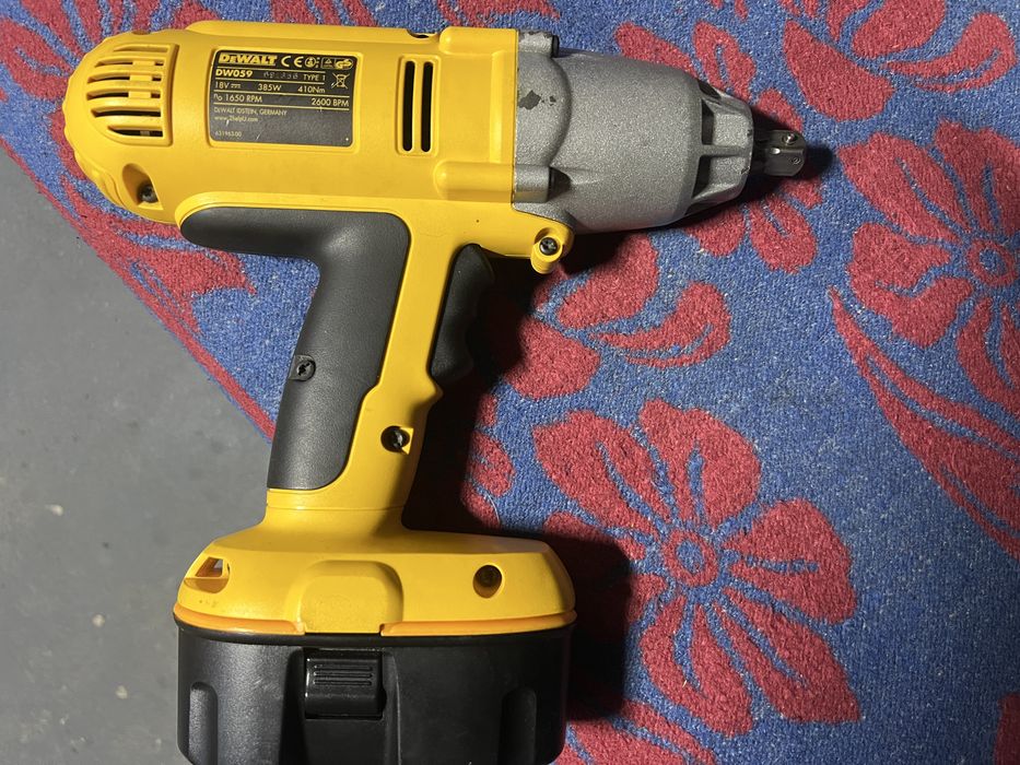 Vând impact dewalt 18 v
