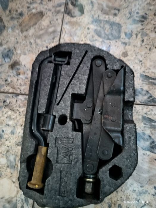 Крик за кола чисто нов