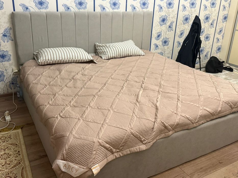 Двуспальная кровать