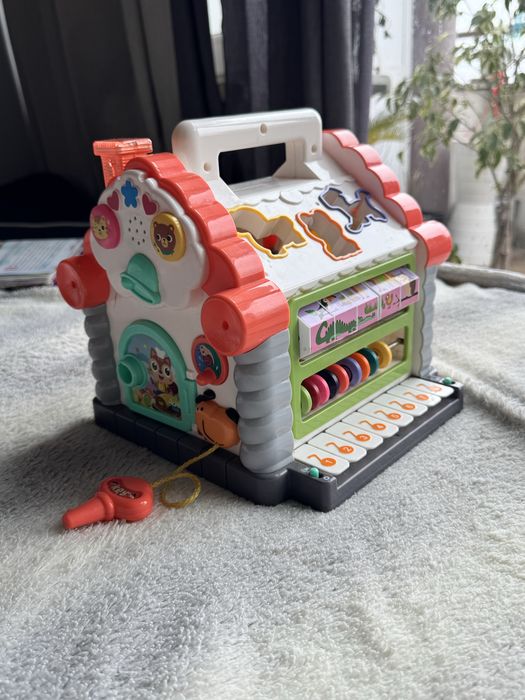 Играчки на марките Little duch и Hola toys