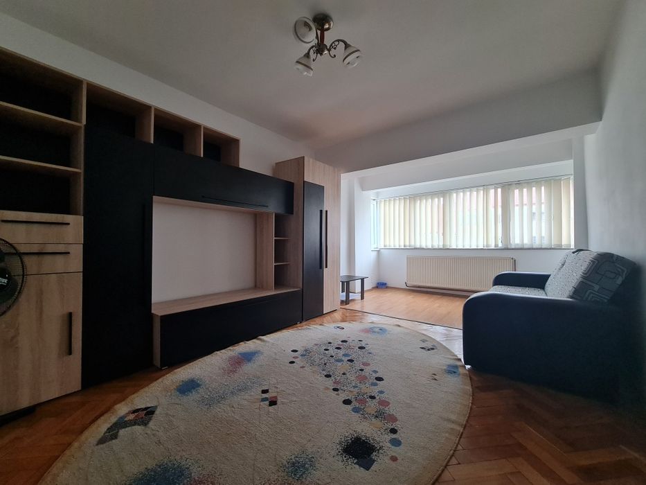 Închiriez garsoniera zona stadion