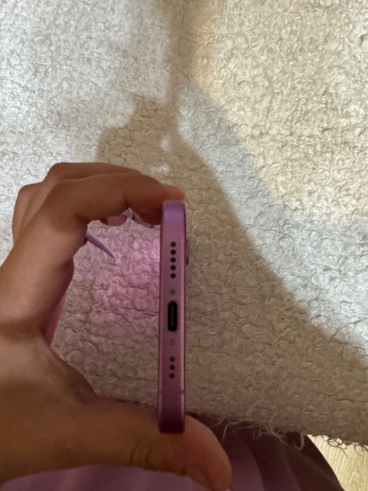 iPhone 16 с кутия