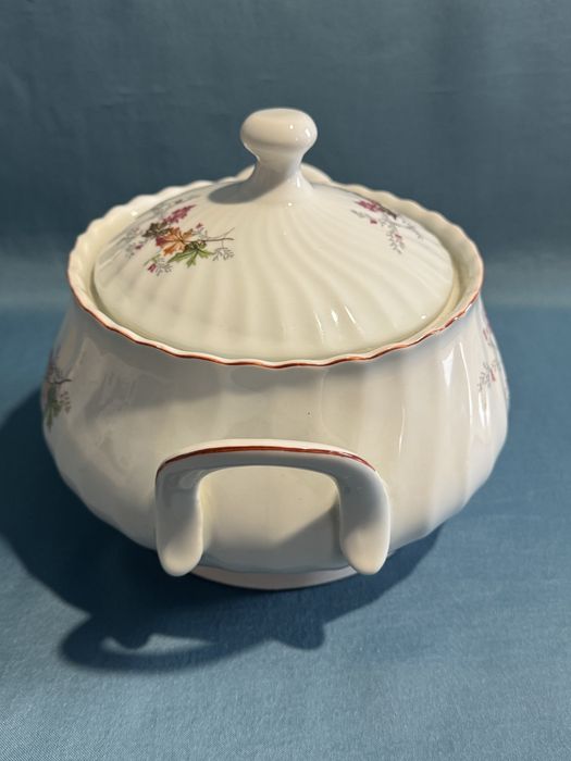 Български порцеланов супник