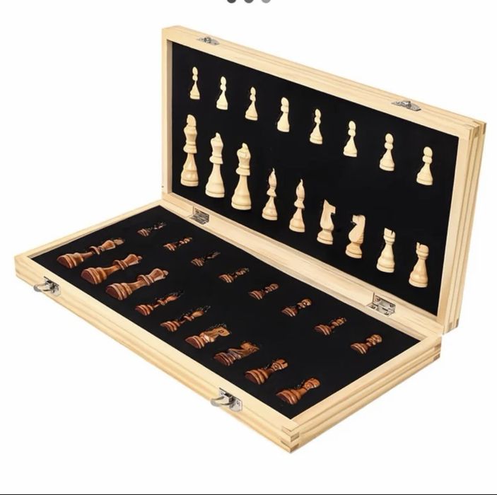 Шахматы дерево на магните  40 см
