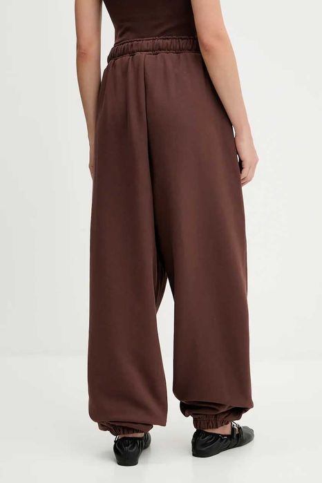 Спортен панталон adidas Originals Essentials в кафяво изчистен дизайн