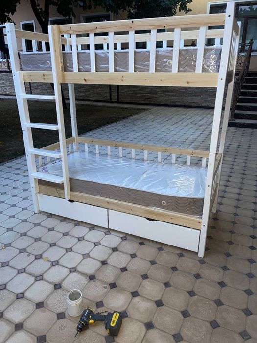 Двухъярусная кровать