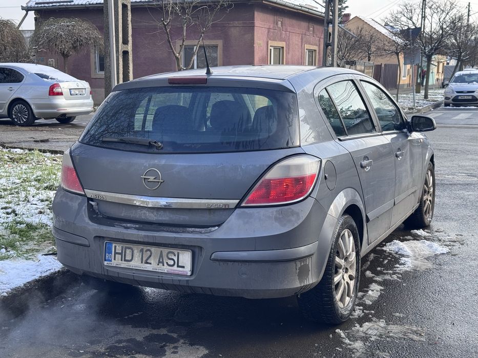 Opel Astra H , necesită reparatii