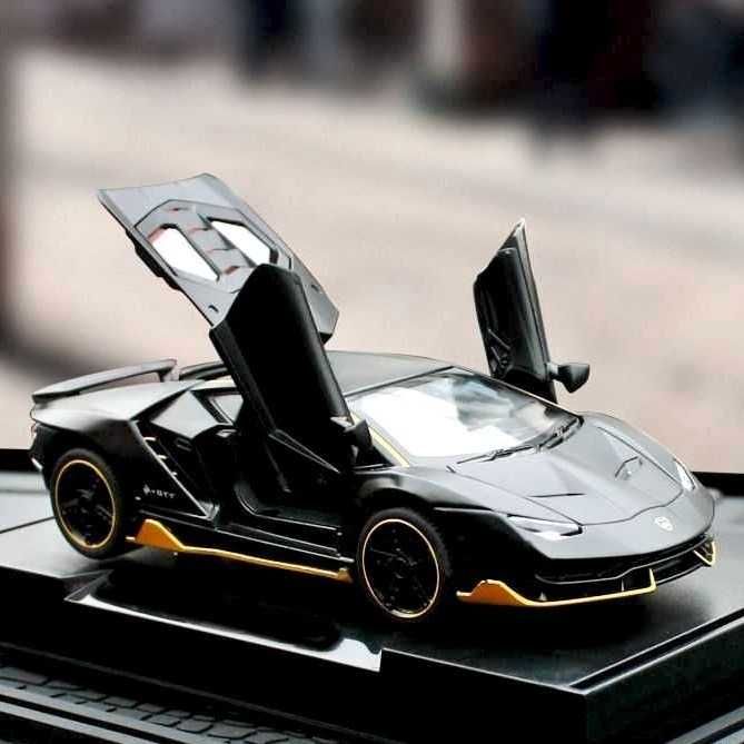 Металлическая машинка в коробке Lamborgini