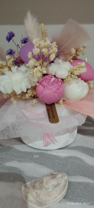 Букети от соев восък и керамични комплекти със свещ