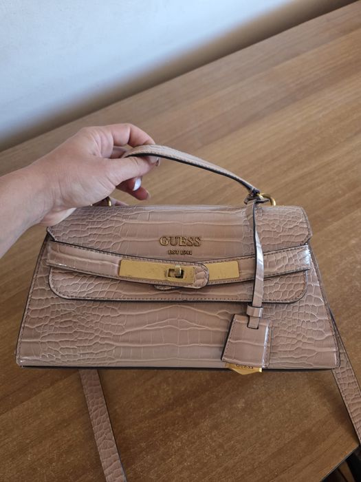 Бежова чанта GUESS